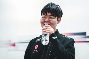 AYX-JackeyLove爆冷击败拜仁，连败引爆全场！的简单介绍